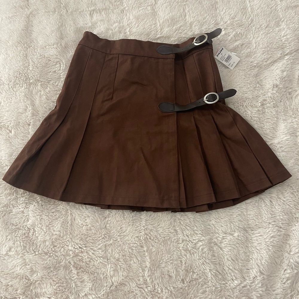 NWT brown pleated skirt with double belt perfect for fall